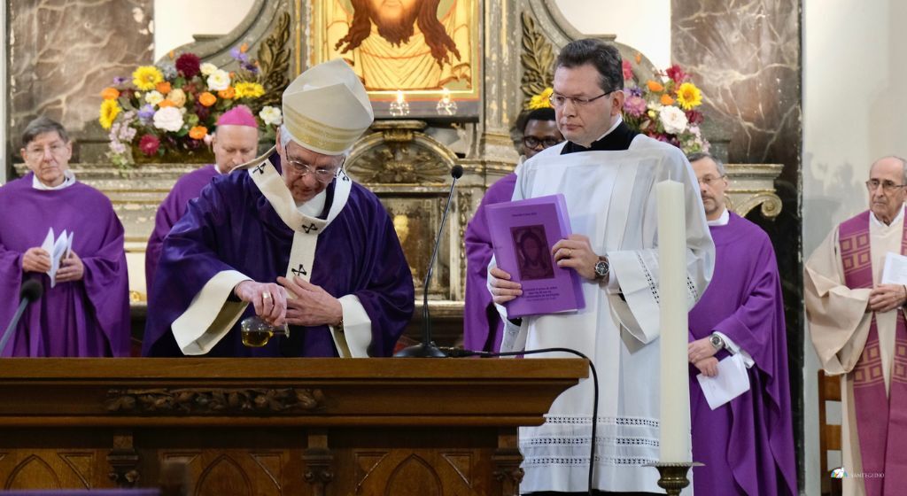 A Brussel·les, en ocasió del 55 aniversari de Sant'Egidio, es consagra el nou altar de l'església de Notre Dame aux Riches-Claires
